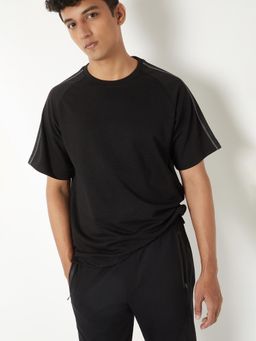 max - Men's Black Cotton Regular Fit Solid T-Shirt