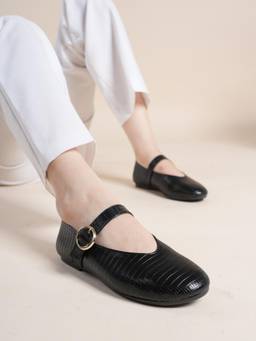 Drop Bold - Black Textured Round Toe Ballerinas For Women