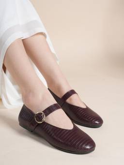 Drop Bold - Maroon Textured Round Toe Ballerinas For Women