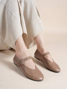 Drop Bold - Beige Textured Round Toe Ballerinas For Women