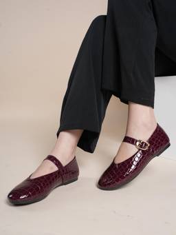 Drop Bold - Maroon Croco Textured Round Toe Ballerinas For Women