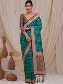 Green color option, Sold out, Currently selected