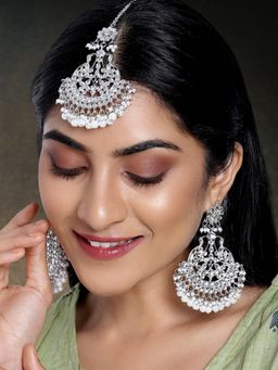 Peora - Rhodium Plated Kundan and Faux Beads Studded Earrings Maang Tikka Set