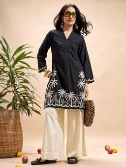 VISHUDH - Women Black Embroidered Straight Kurta