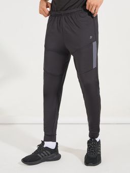 Styli - Men Black Knit Contrast Panel Tapered Trackpants