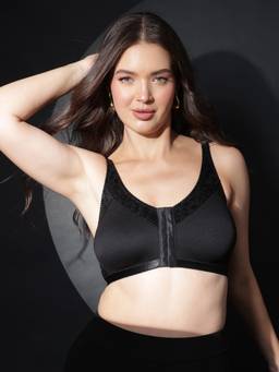 Clovia - Non-Wired Lightly Padded Spacer Cup Easy-On Front Open Full Figure Bra Black - Cotton