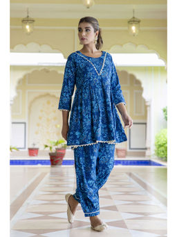 Mokshi - Women Blue Floral Kurta with Salwar (Set of 2)