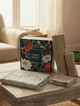 Haus & Kinder - 100% Micro Polyester 1 Double Bedsheet, 2 Pillow Cover with Bath Towels