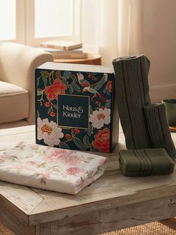 Haus & Kinder - 100% Micro Polyester 1 Double Bedsheet, 2 Pillow Cover with Bath Towels