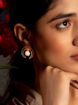 Neeta Boochra - 925 Sterling Silver 22K Gold Plated Pearl Earrings