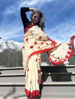 Sundarii - Naazuk Dabu Cotton Off White Saree with Unstitched Blouse