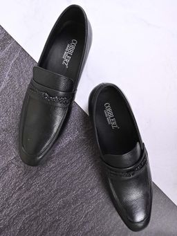 Cobblerz - Men Black Textured Formal Loafers