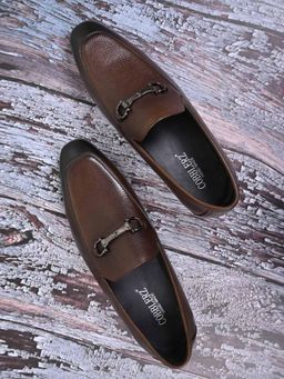 Cobblerz - Men Brown Textured Loafers