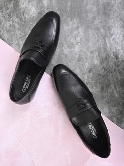 Cobblerz - Men Black Textured Tassel Formal Loafers