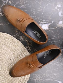 Cobblerz - Men Tan Textured Tassel Formal Loafers
