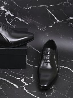 Cobblerz - Men Black Solid Oxfords