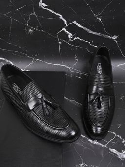 Cobblerz - Men Black Basket Weave Textured Loafers