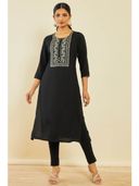 Black color option, Sold out, Currently selected