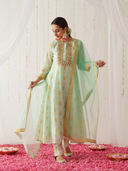 Green color option, Sold out, Currently selected