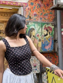 ILLICA - Param Sundari Backless Top