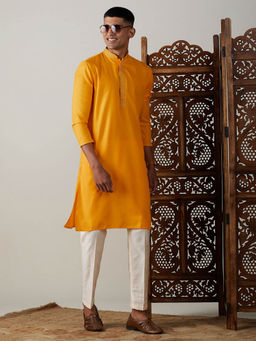 Vastramay - Men Yellow & Cream Cotton Blend Kurta Pyjama (Set of 2)