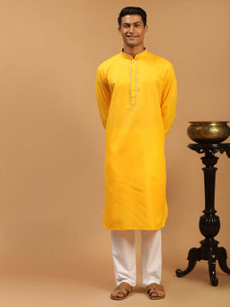 Vastramay - Men Yellow & White Cotton Blend Kurta Pyjama (Set of 2)