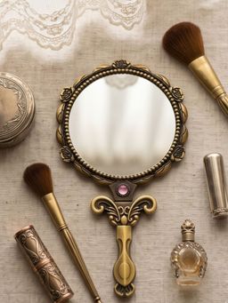 YELONA - Gold Vintage Compact Portable Vanity Handheld Makeup Mirror