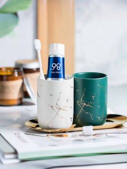 UMAI - Ceramic Toothbrush Holders with 1 Metal Tray (Set of 3)