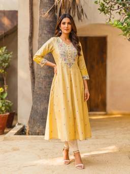 Rangita - Women Yellow Viscose Kurta