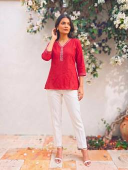 Rangita - Women Maroon Rayon Kurti