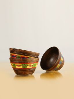 ExclusiveLane - 'Simply Ethnic' Hand-Painted Round Shaped Bowls In Wood (Set Of 3)