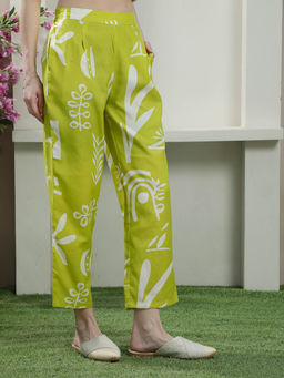 AAREIN - Green Regular Fit Printed Regular Trousers