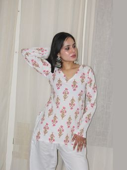 THE SAYURI - Lana Full Sleeve Floral Printed Kurti