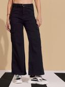 Black color option, Currently selected