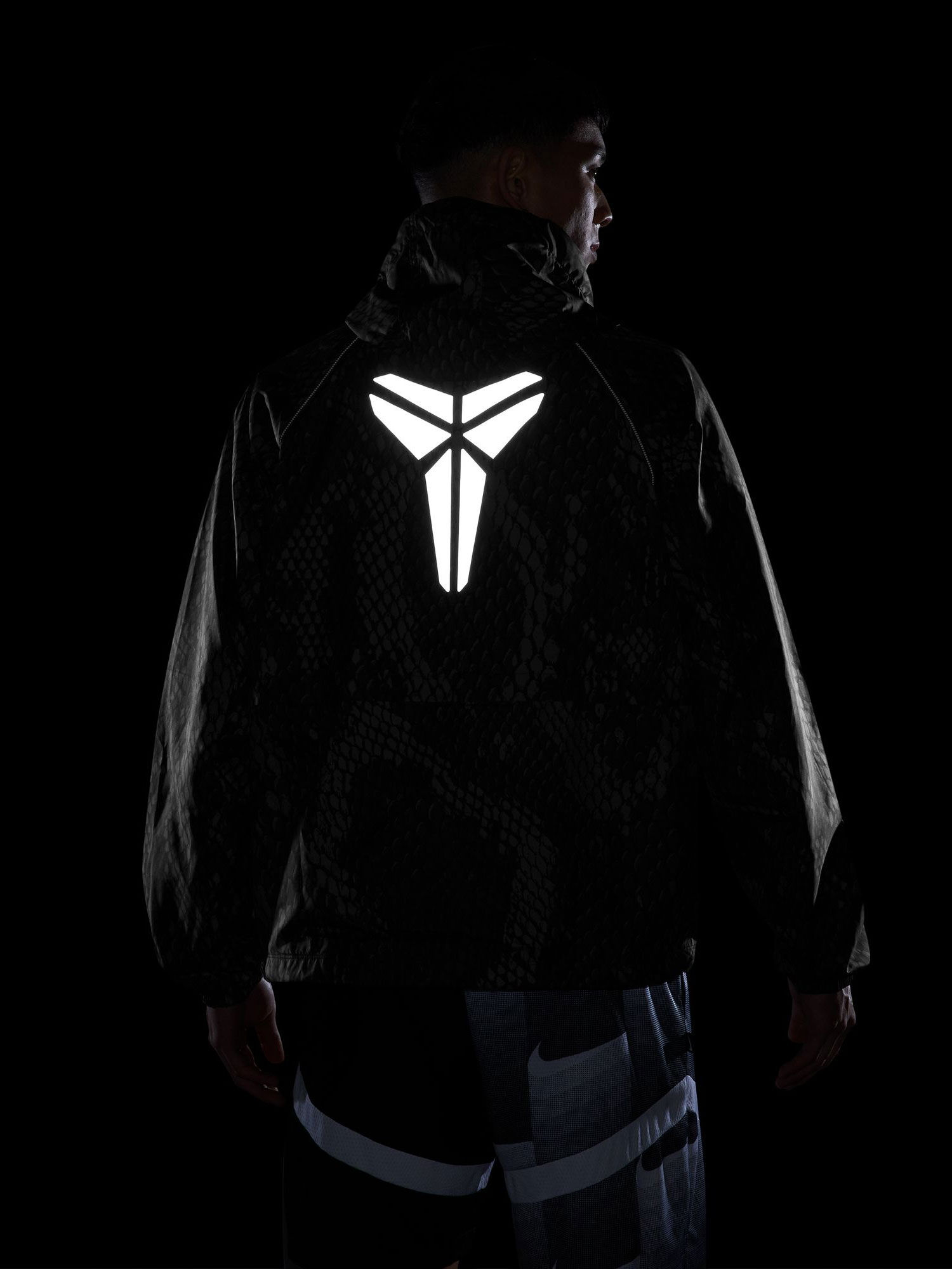 Buy Nike Men AS KB M LT WT WVN Jacket Online | Footlocker India