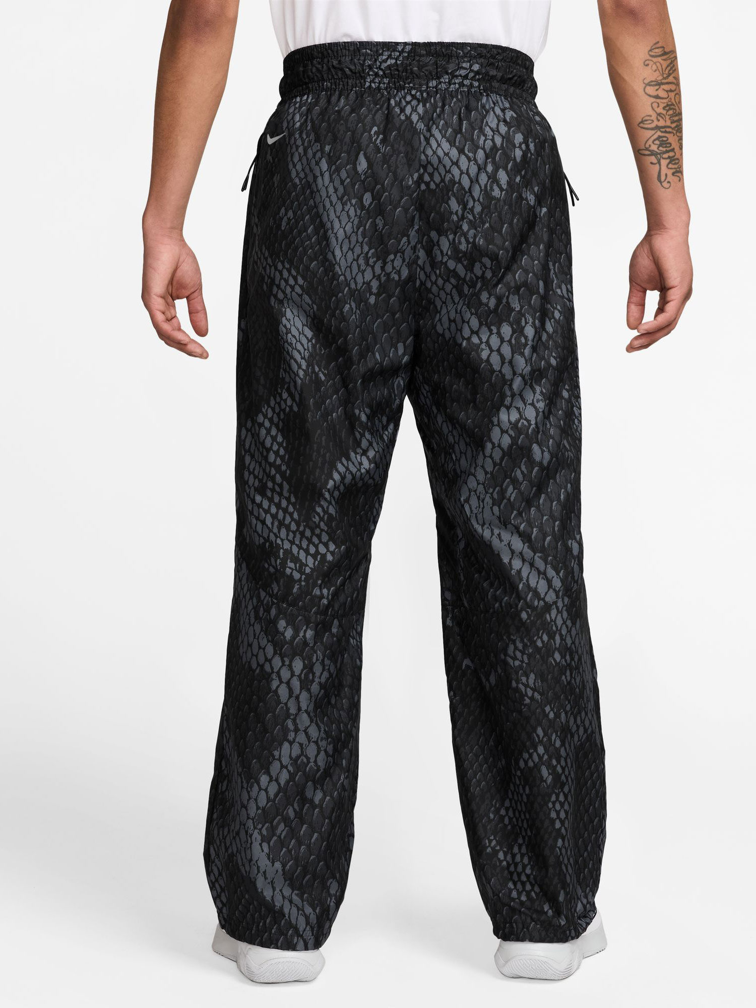Buy Nike Men AS KB M LT WT WVN Trackpant Online | Footlocker India