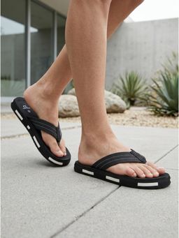 Carlton London - Men's Glitter Detailed Strap Cushioned Summer Flipflops - Black