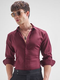 HIGHLANDER - Men Burgundy Dobby Solid Stretched Traveller Casual Shirt