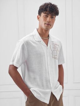 HIGHLANDER - Men White Placement Embroidered Notched Lapel Relaxed Casual Shirt