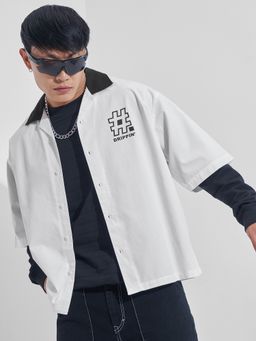 HIGHLANDER - Men White Typography Printed Contrast Collar Bowling Casual Shirt