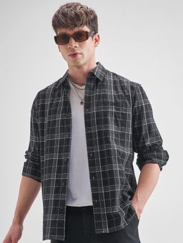 HIGHLANDER - Men Black Chinelle Yarn Dobby Checked Relaxed Casual Shirt