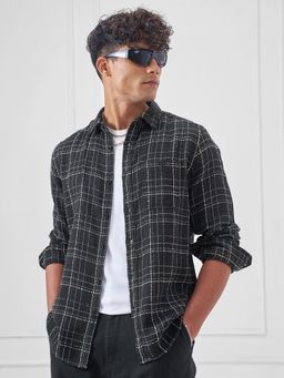HIGHLANDER - Men Black Textured Dobby Fancy Yarn Casual Checked Shirt