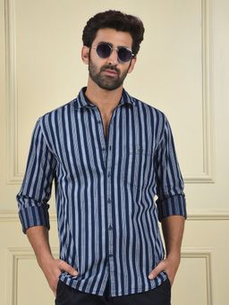 CRIMSOUNE CLUB - Men Navy Blue Vertical Stripes Pure Cotton Casual Shirt