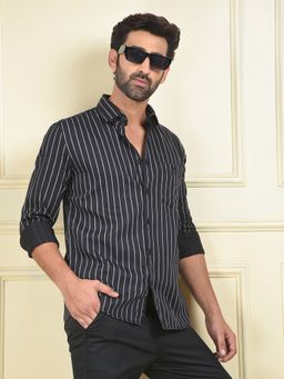 CRIMSOUNE CLUB - Men Black Vertical Stripes Casual Shirt