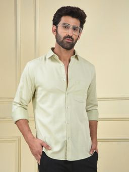 CRIMSOUNE CLUB - Men Solid Green Casual Shirt