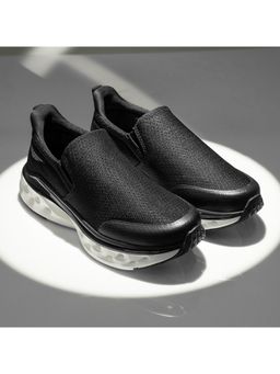 Red Tape - Men Black Walking Shoes