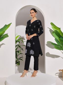 MEENA BAZAAR - Black Floral Printed Kurta with Pant