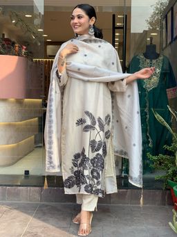 MEENA BAZAAR - Beige Floral Printed Kurta with Pant and Dupatta