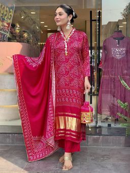 MEENA BAZAAR - Pink Printed Bandhani Kurta with Pant and Dupatta