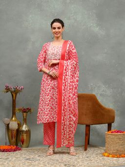 MEENA BAZAAR - Peach Floral Printed Kurta with Pant and Dupatta